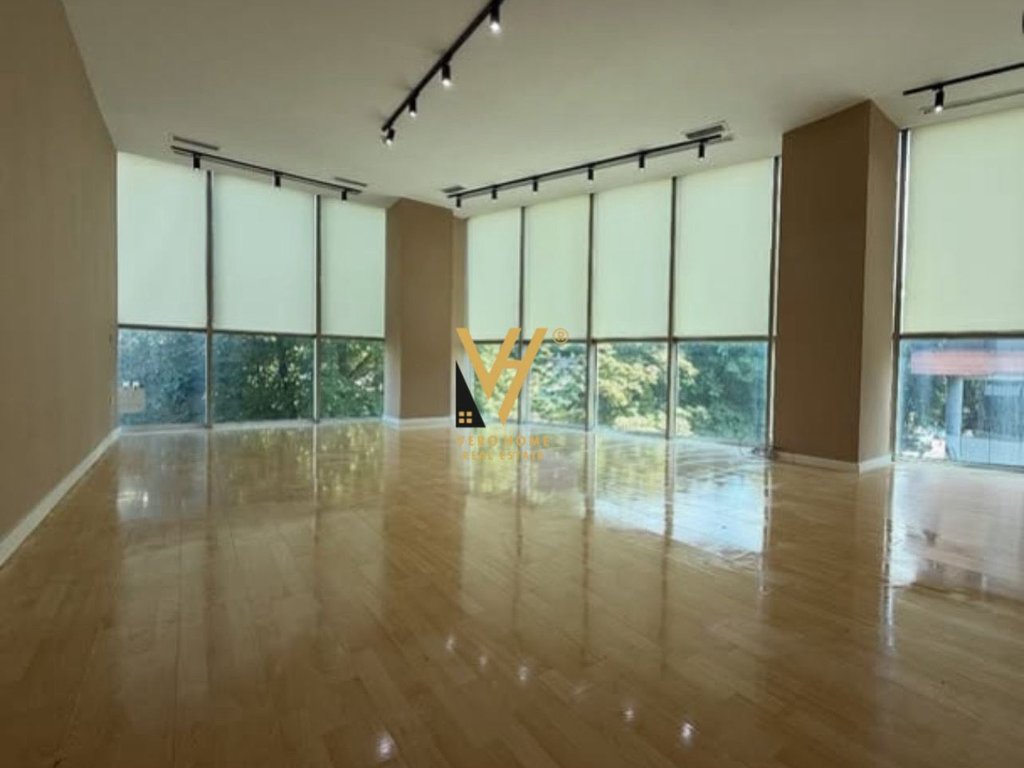 Louer 54 m² bureau à myslym shyri 1 200 euro (2)