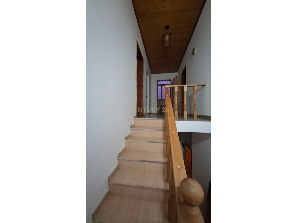 Maison à 2 étages + garage à louer au centre-ville, Shkodër | 100 m² (6)