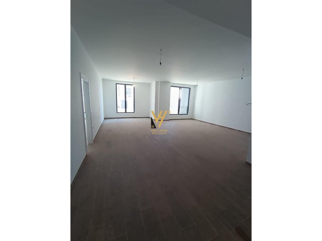 Se alquila 150 m² con vivienda en xhamllik, complejo zirkon 95.000 lek