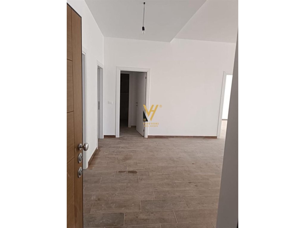 Se alquila 150 m² con vivienda en xhamllik, complejo zirkon 95.000 lek (4)