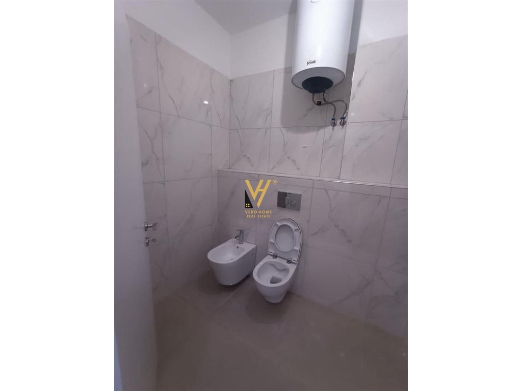 Se alquila 150 m² con vivienda en xhamllik, complejo zirkon 95.000 lek (6)