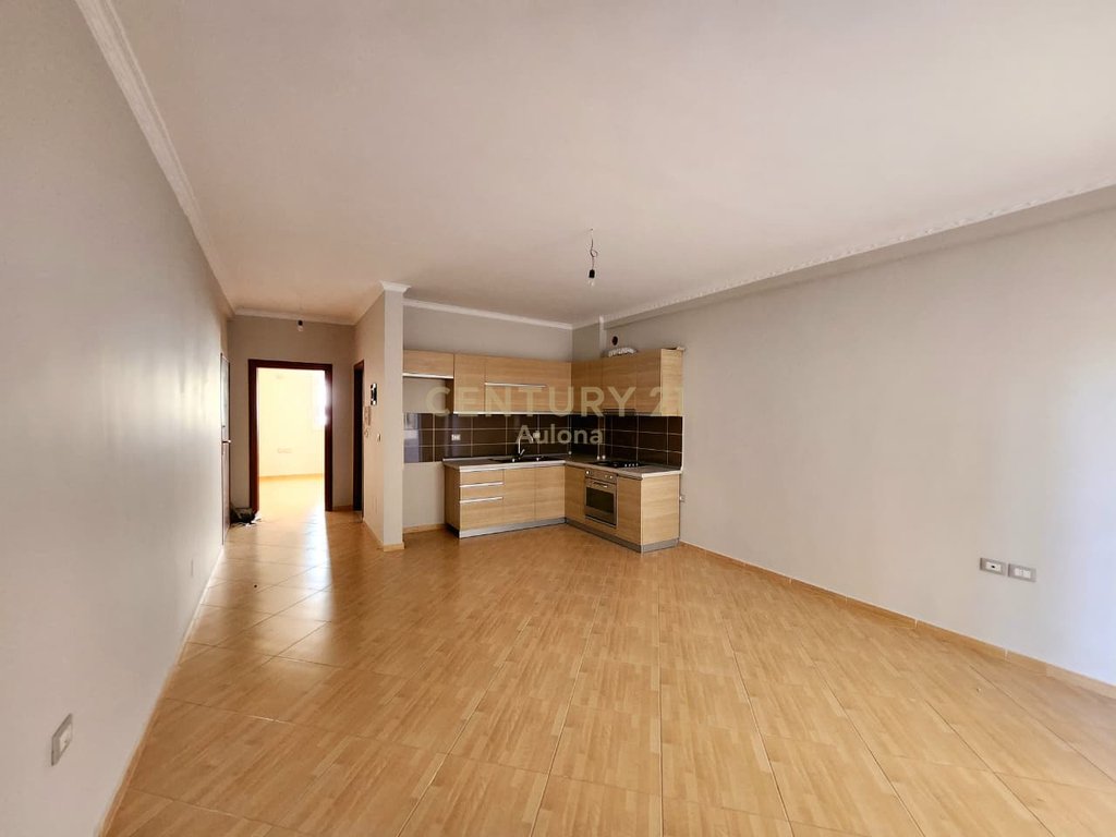 Apartamento 1+1 à venda em frente ao castelo, uji i ftohtë (3)