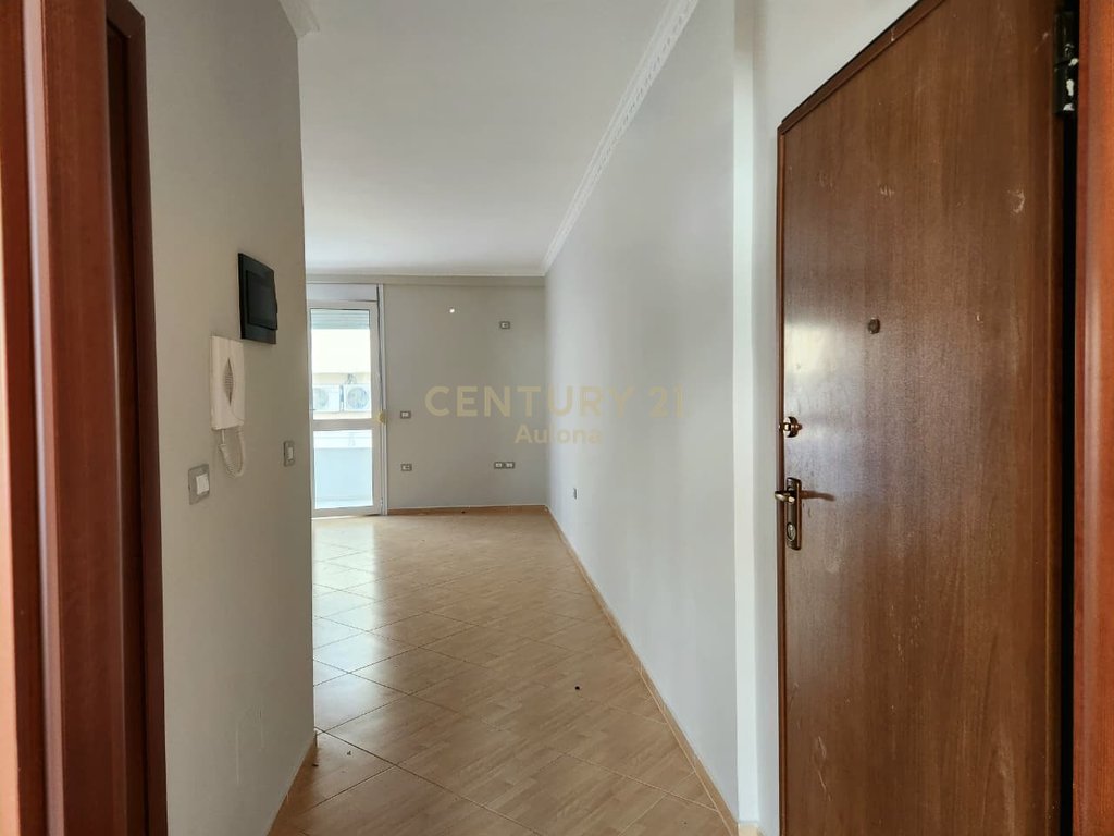 Apartamento 1+1 à venda em frente ao castelo, uji i ftohtë (4)