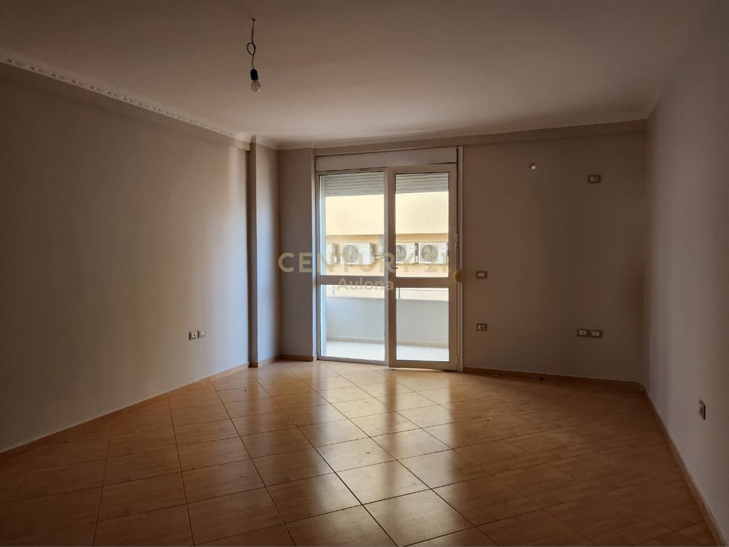 Apartamento 1+1 à venda em frente ao castelo, uji i ftohtë (6)