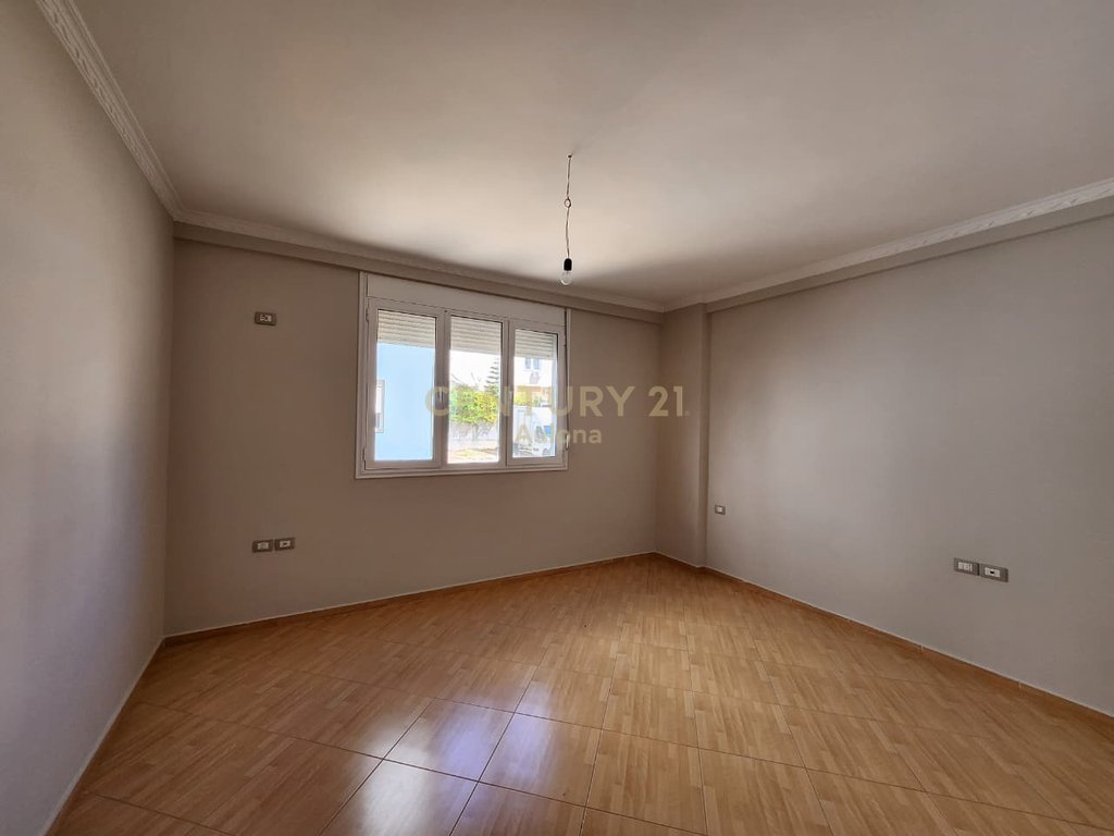 Apartamento 1+1 à venda em frente ao castelo, uji i ftohtë (7)