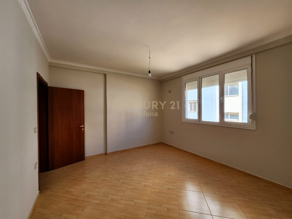 Apartamento 1+1 à venda em frente ao castelo, uji i ftohtë (8)