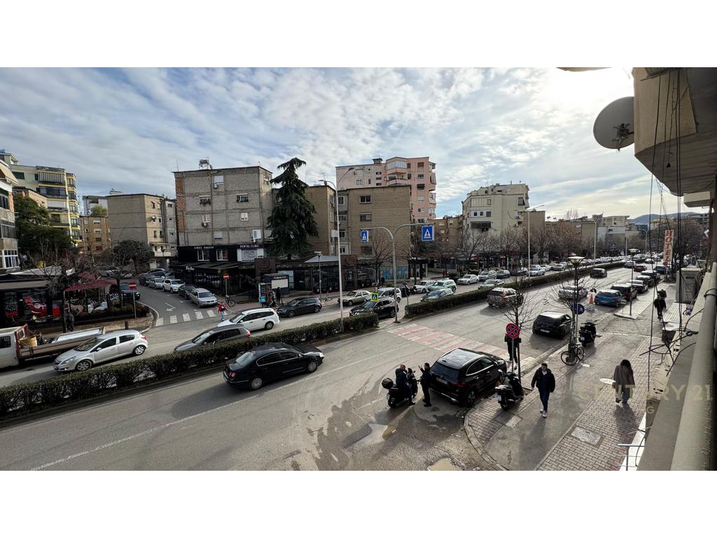 Aluga-se escritório de 120 metros quadrados na rua muhamet gjollesa! (8)