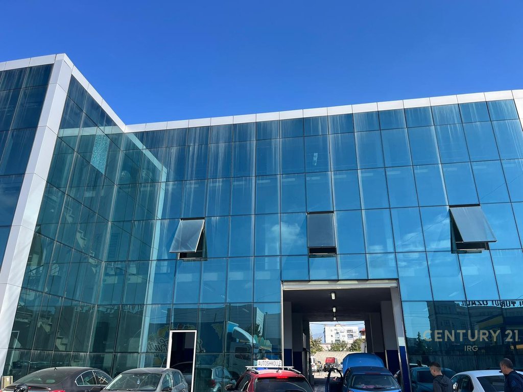 Ambient për qira – Rruga autostrade Tiranë–Durrës