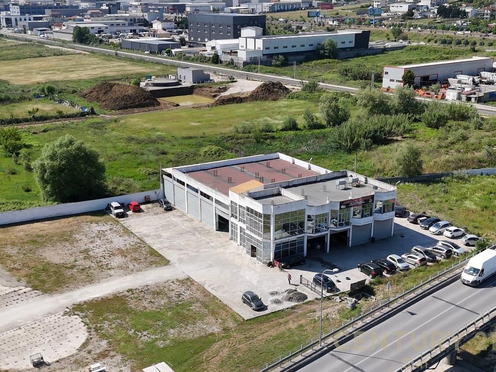 Ambient për qira – Rruga autostrade Tiranë–Durrës