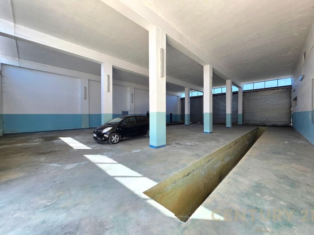 Ambient për qira – Rruga autostrade Tiranë–Durrës