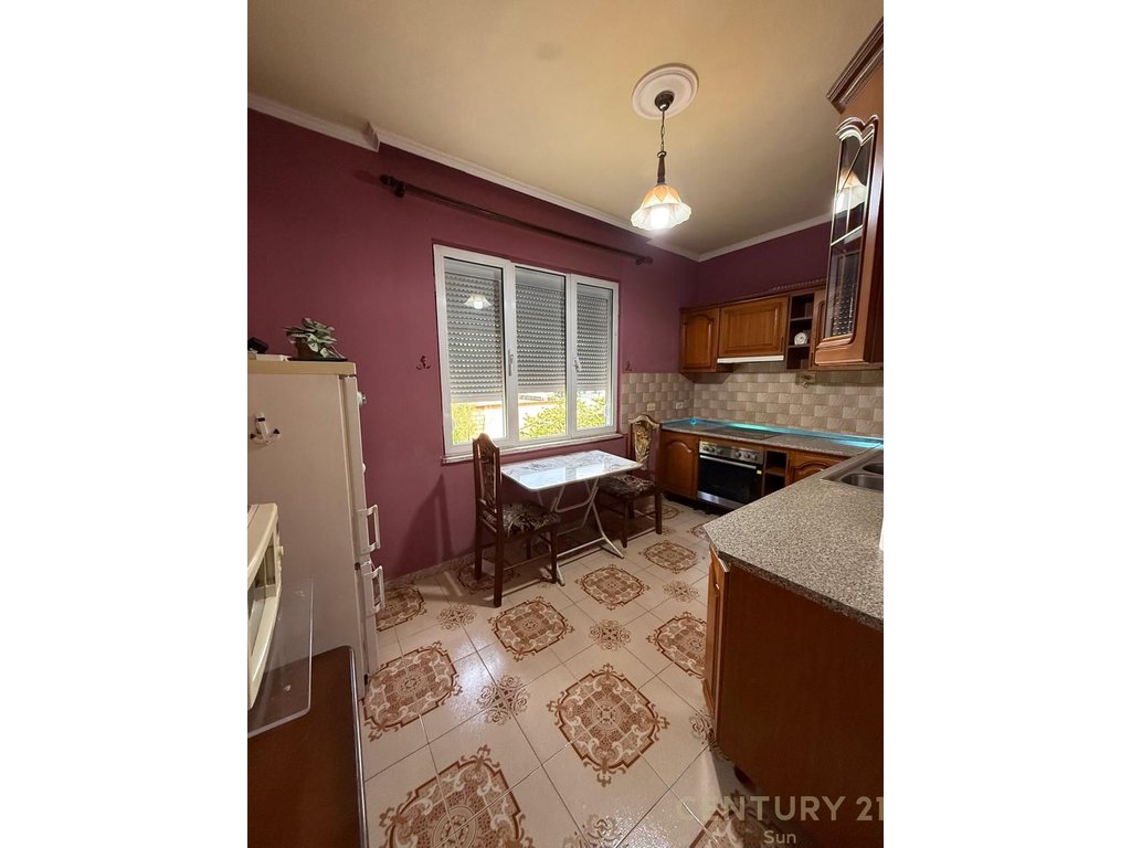 Apartamento en alquiler 2+1+2 + 2 balcones en la última estación de Tirana! (4)