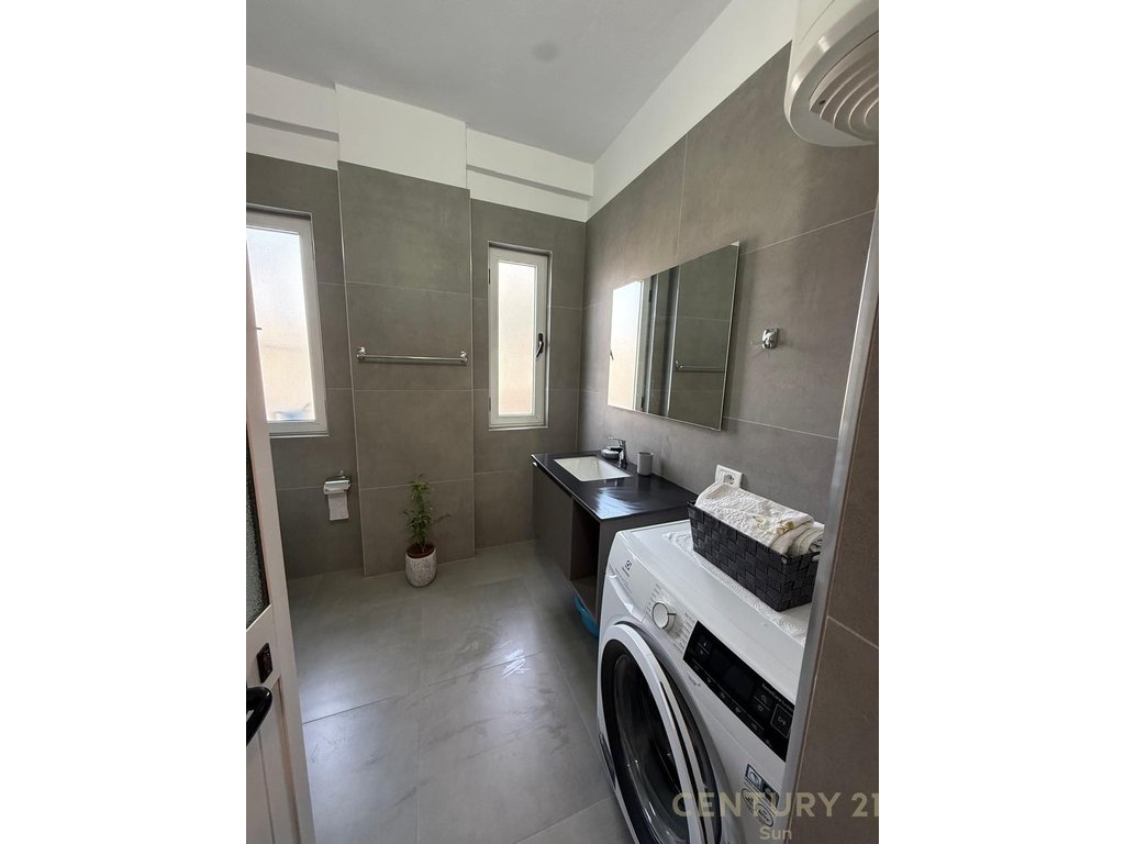 Apartamento en alquiler 2+1+2 + 2 balcones en la última estación de Tirana! (8)