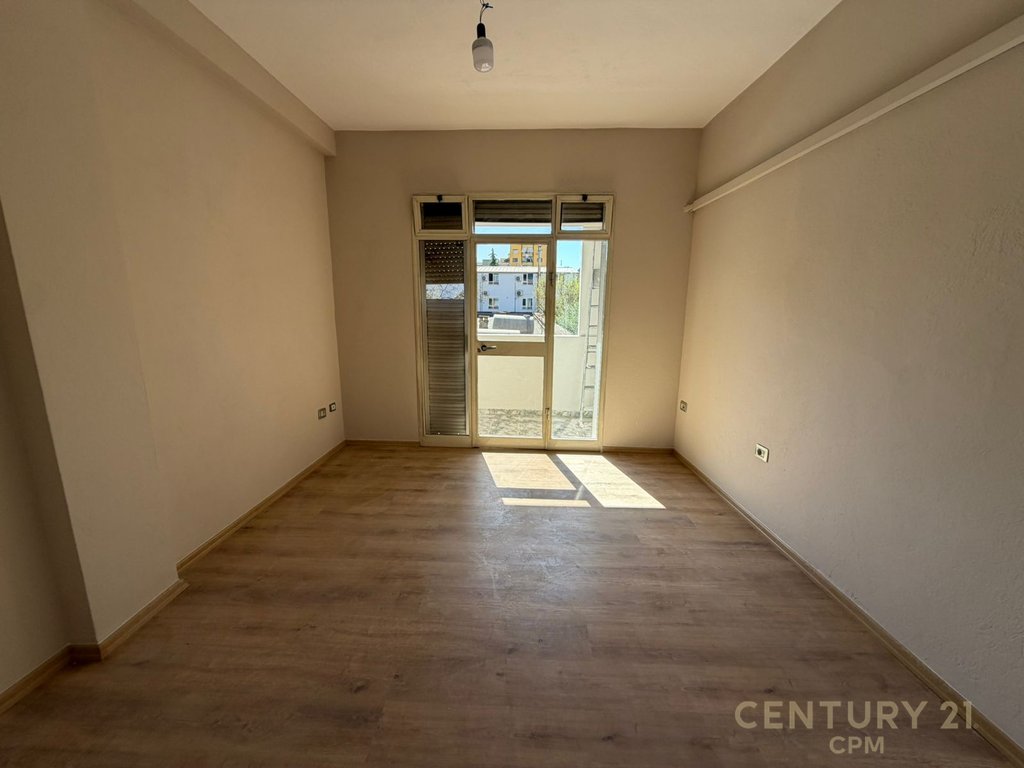Apartamento 2+1 à venda na rua kavaja!