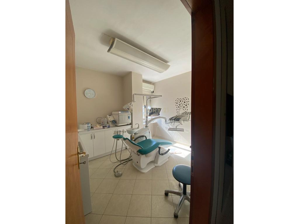 Apartamento 2+1 à venda na rua kavaja!