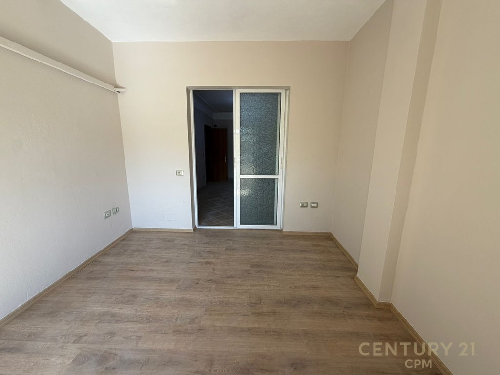 Apartamento 2+1 à venda na rua kavaja!