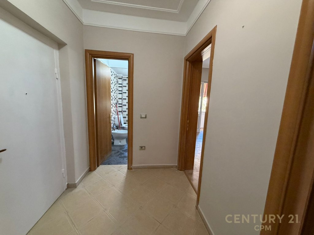 Apartamento 2+1 à venda na rua kavaja!
