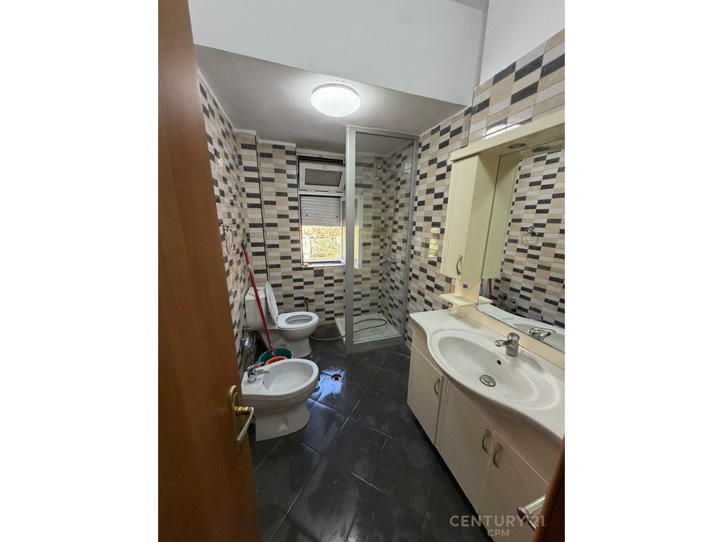 Apartamento 2+1 à venda na rua kavaja!