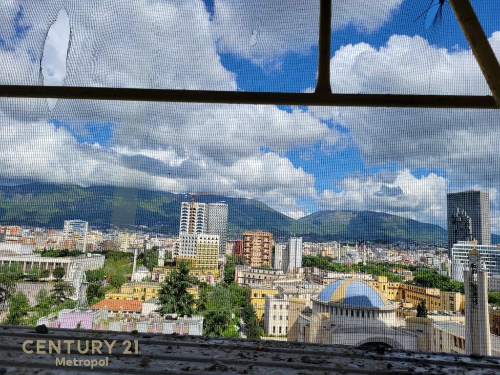 Apartamento 2+1 à venda na rua kavaja!