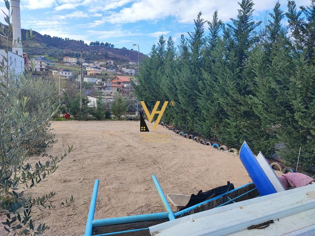 Jepet hapesire biznesi 250 metra katror me qira ne kombinat 60.000 leke