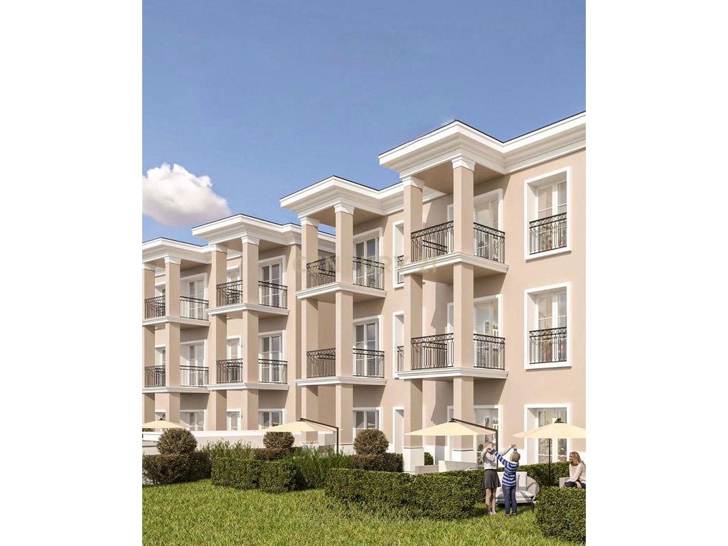 Shitet apartament 2+1+2 tek rolling hills liqeni