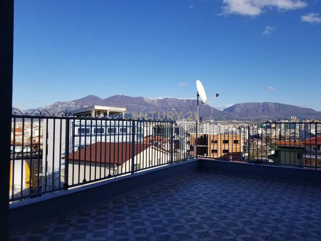 Casa com 5 andares na vila! (2)