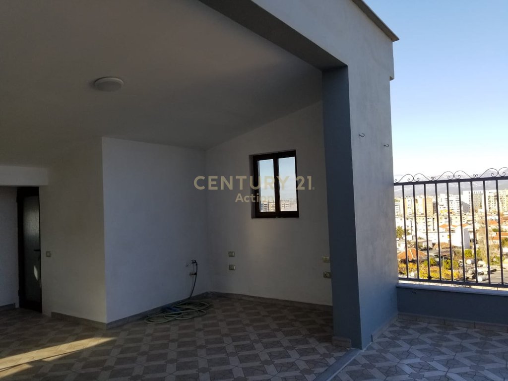 Casa com 5 andares na vila! (8)
