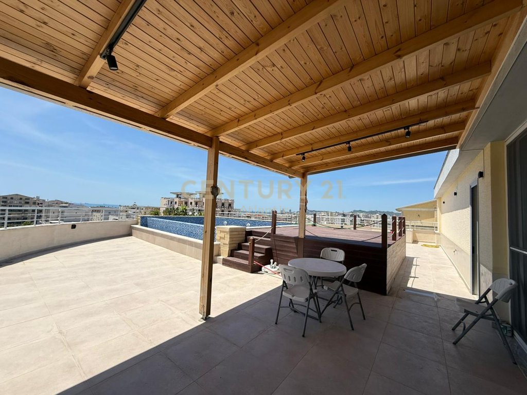 Shitet apartament 2+1 ne plazh!!