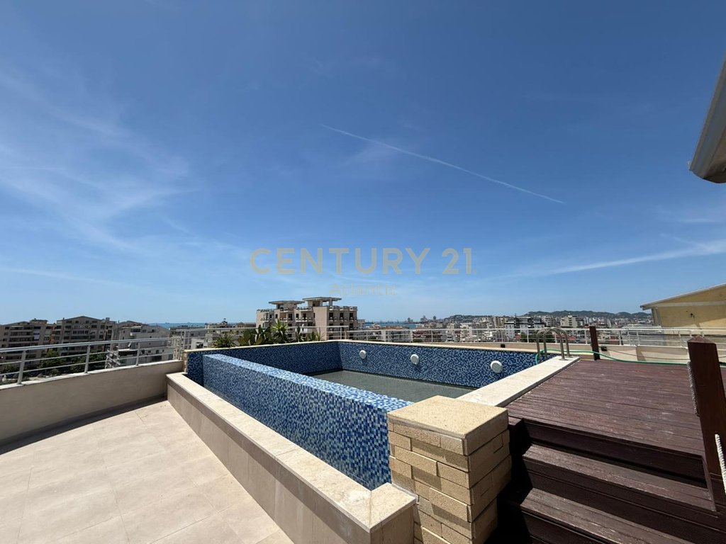 Shitet apartament 2+1 ne plazh!!