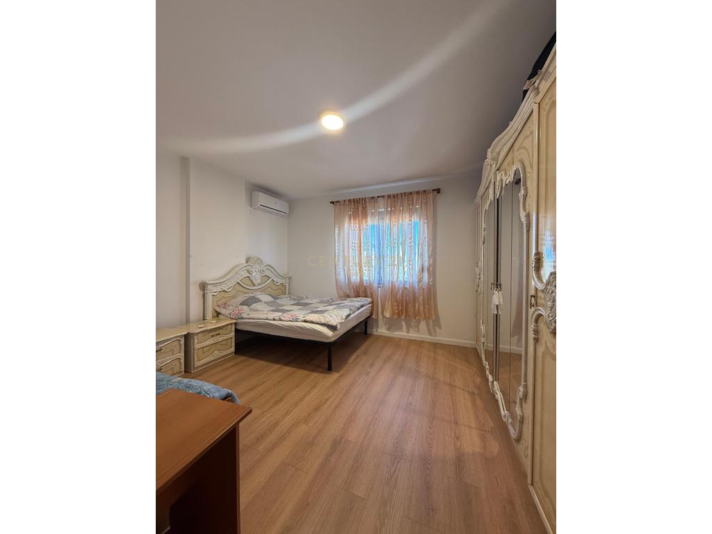 Shitet apartament 2+1 ne plazh!!