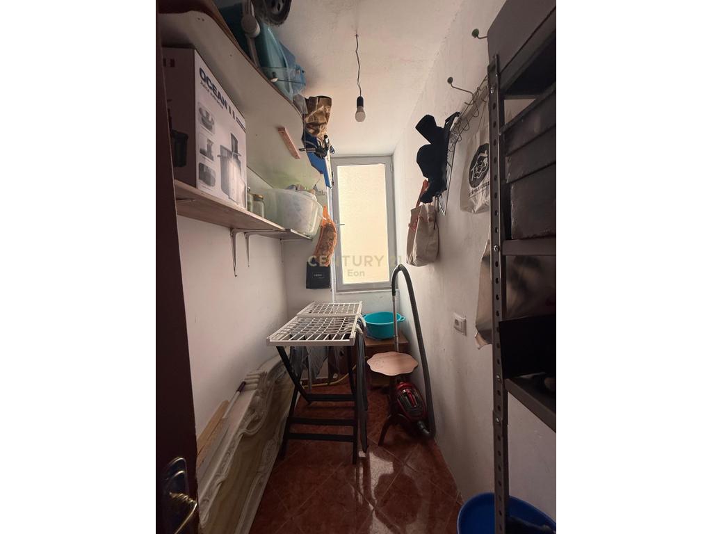 Shitet apartament 2+1 ne plazh!!