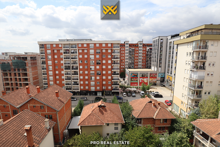 Banesë 112m² + 39m² me #qira në lagje të spitalit