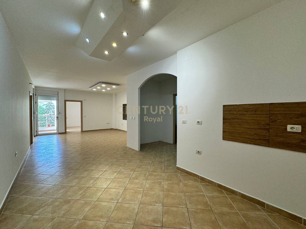 Triplex 3+1 à venda na kodra e diellit residence 2