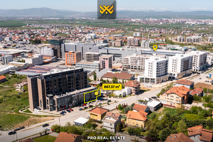 Locale commerciale 867,37m² in vendita a Veternik