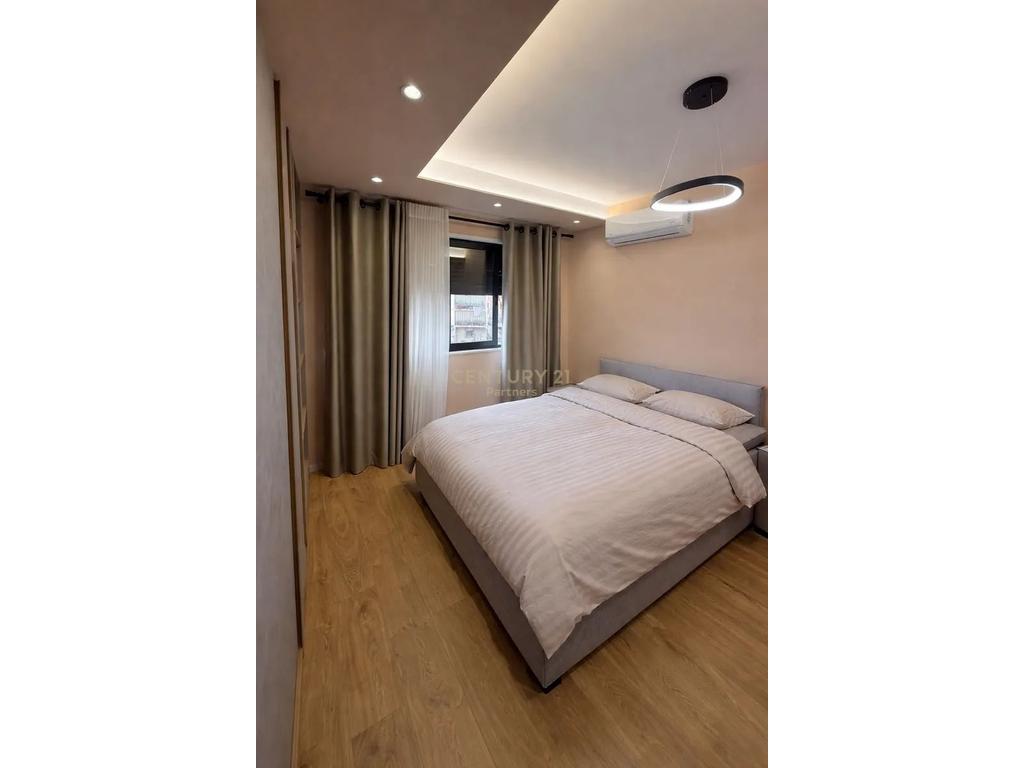 Shesim apartament 2+1+2 ne rrugen e durrsit perballe colosseo !! (2)