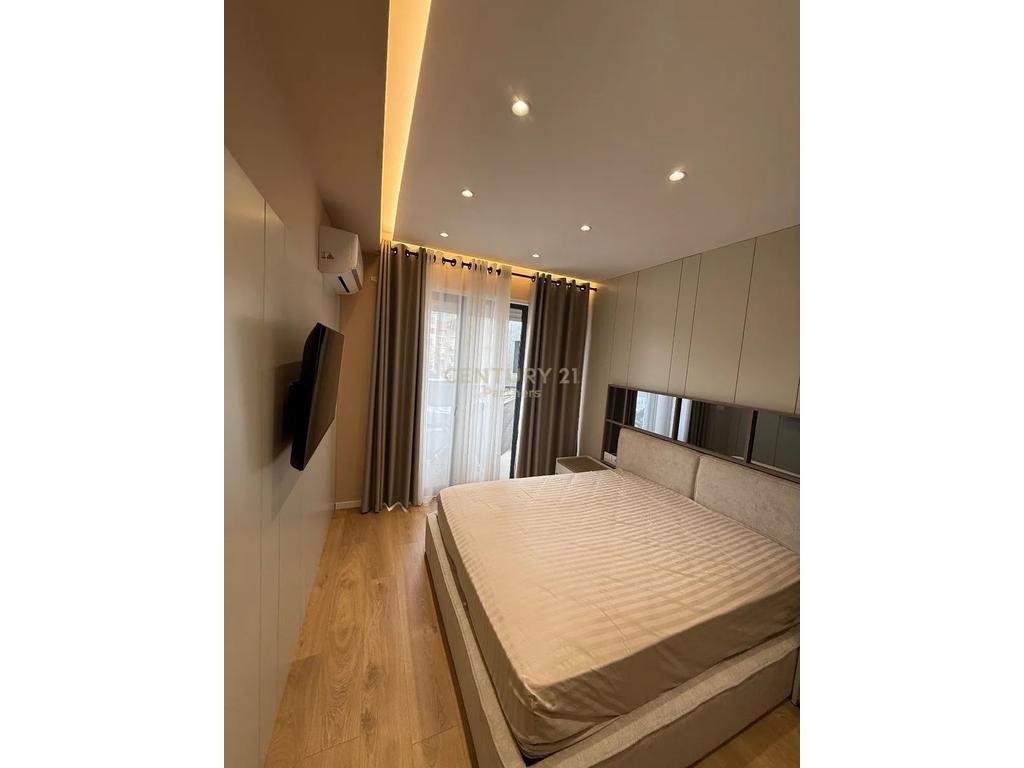 Shesim apartament 2+1+2 ne rrugen e durrsit perballe colosseo !! (3)
