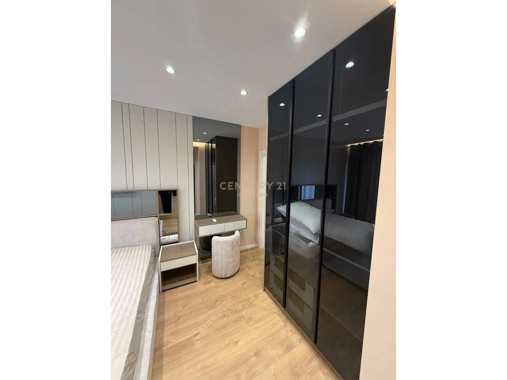 Shesim apartament 2+1+2 ne rrugen e durrsit perballe colosseo !! (4)