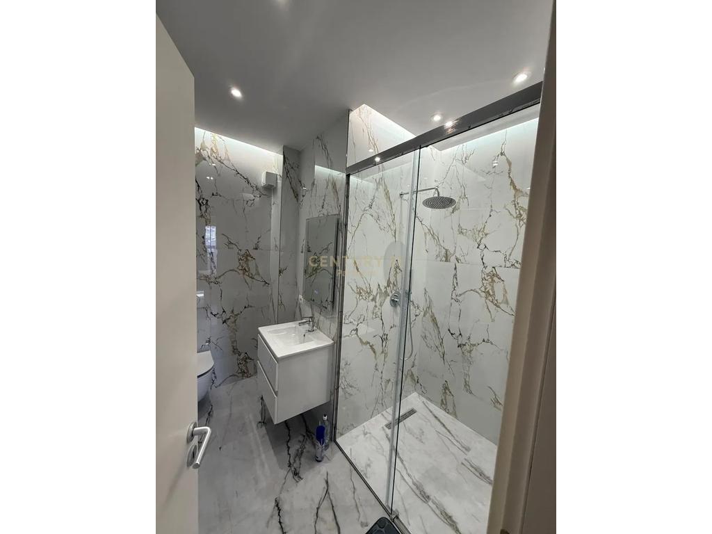 Shesim apartament 2+1+2 ne rrugen e durrsit perballe colosseo !! (6)