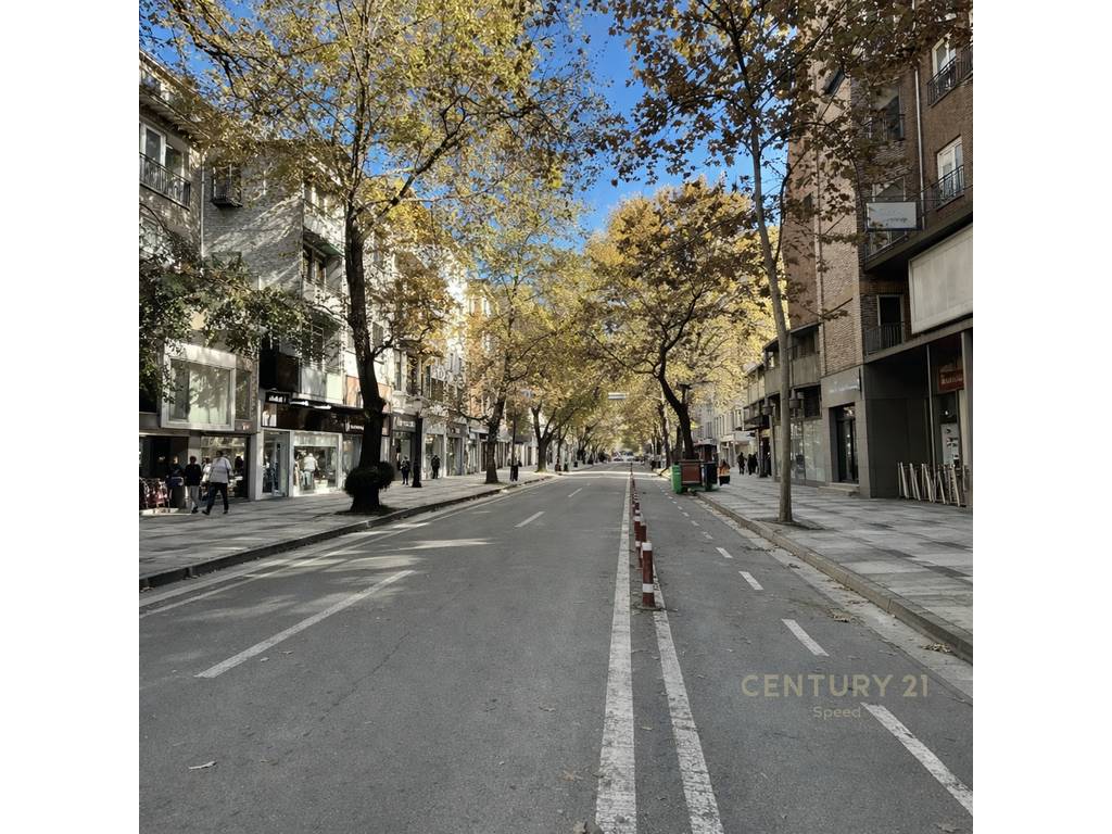 Laden zum verkauf in der myslym shyri straße