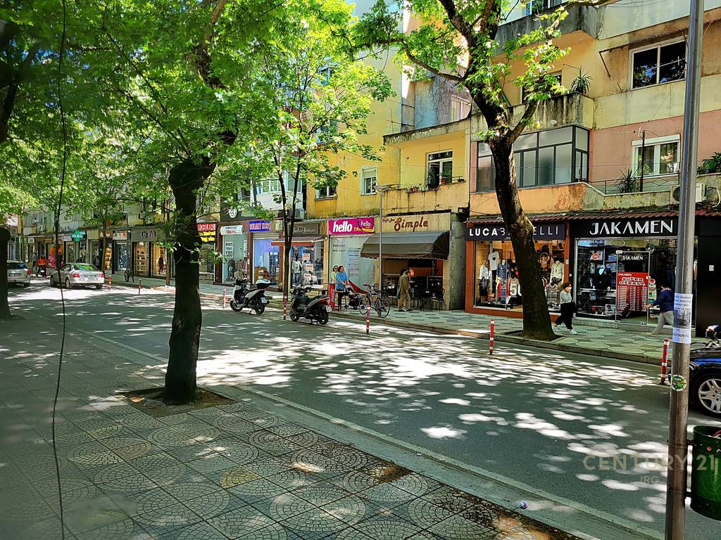 Laden zum verkauf in der myslym shyri straße (6)