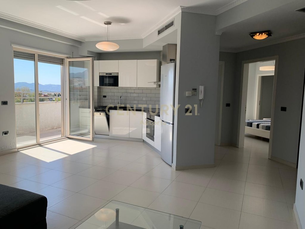 Apartament 1+1 i ndritshëm dhe i bollshëm në fresk me ballkon të madh rrethues