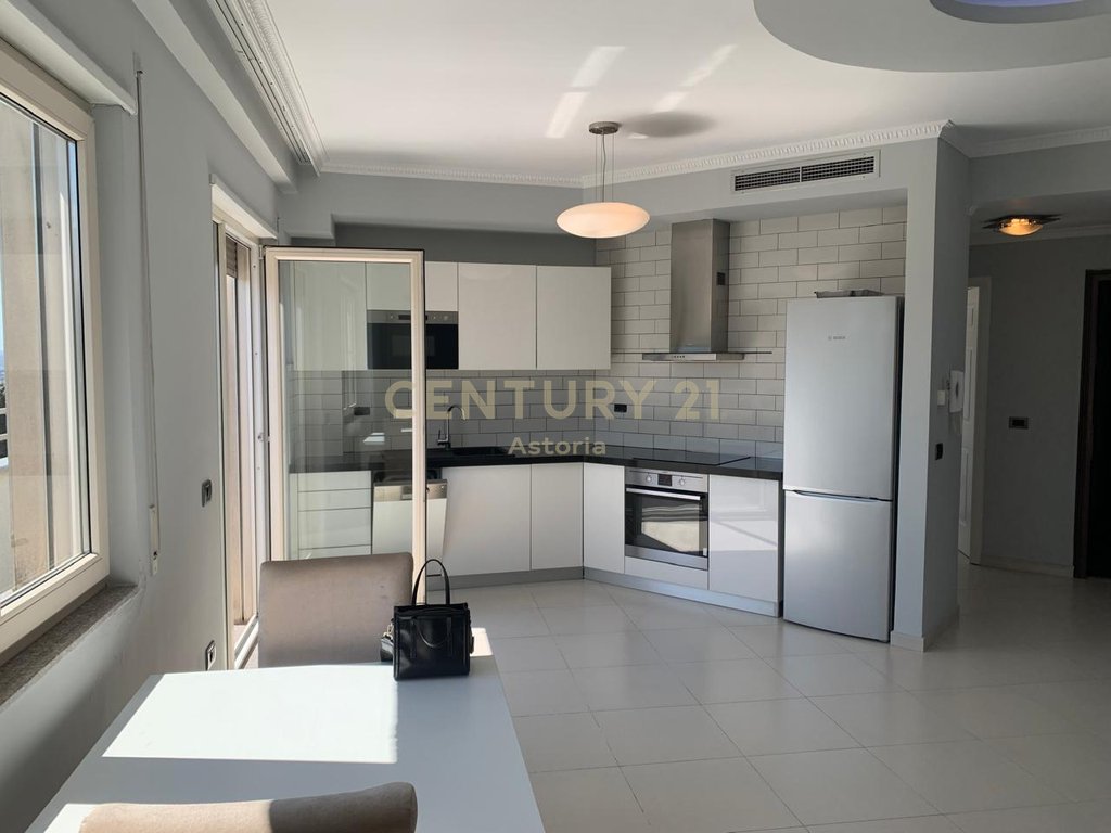 Apartament 1+1 i ndritshëm dhe i bollshëm në fresk me ballkon të madh rrethues (2)