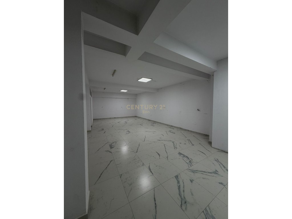 Affitto: Negozio in affitto vicino al mercato, durres!