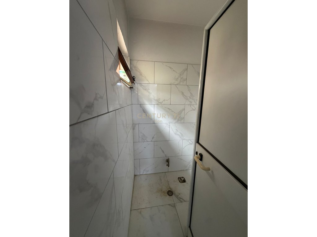 Affitto: Negozio in affitto vicino al mercato, durres!
