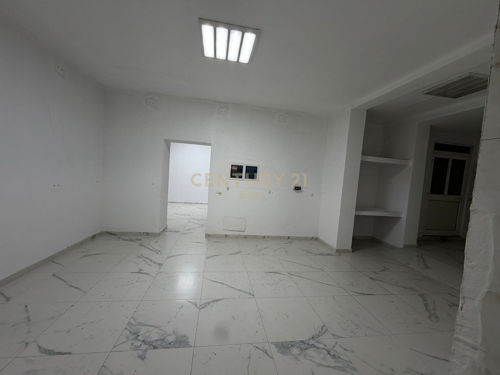 Affitto: Negozio in affitto vicino al mercato, durres!