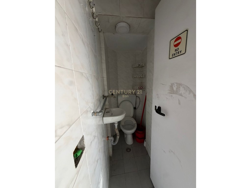 Affitto: Negozio in affitto vicino al mercato, durres!