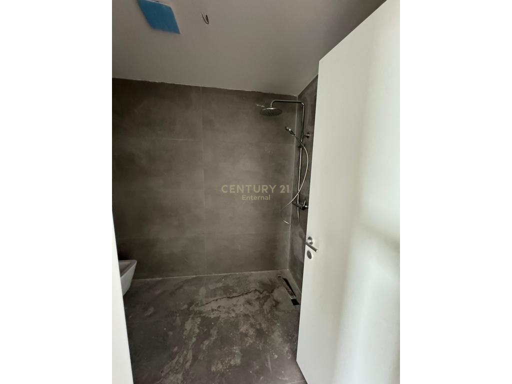 Apartament 2+1+2+post parkimi në shitje akses Tirana (7)