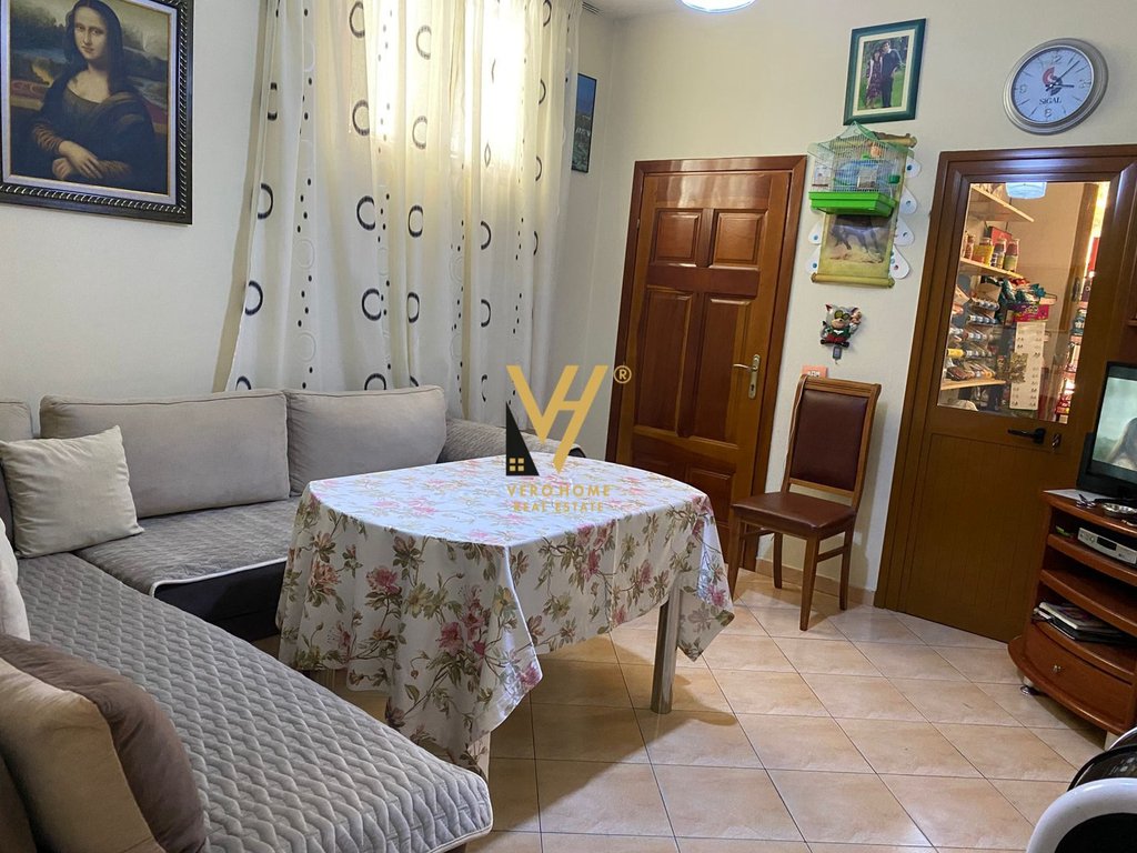 Jepet shtepi private me qira te blv. Zogu i 85.000 leke
