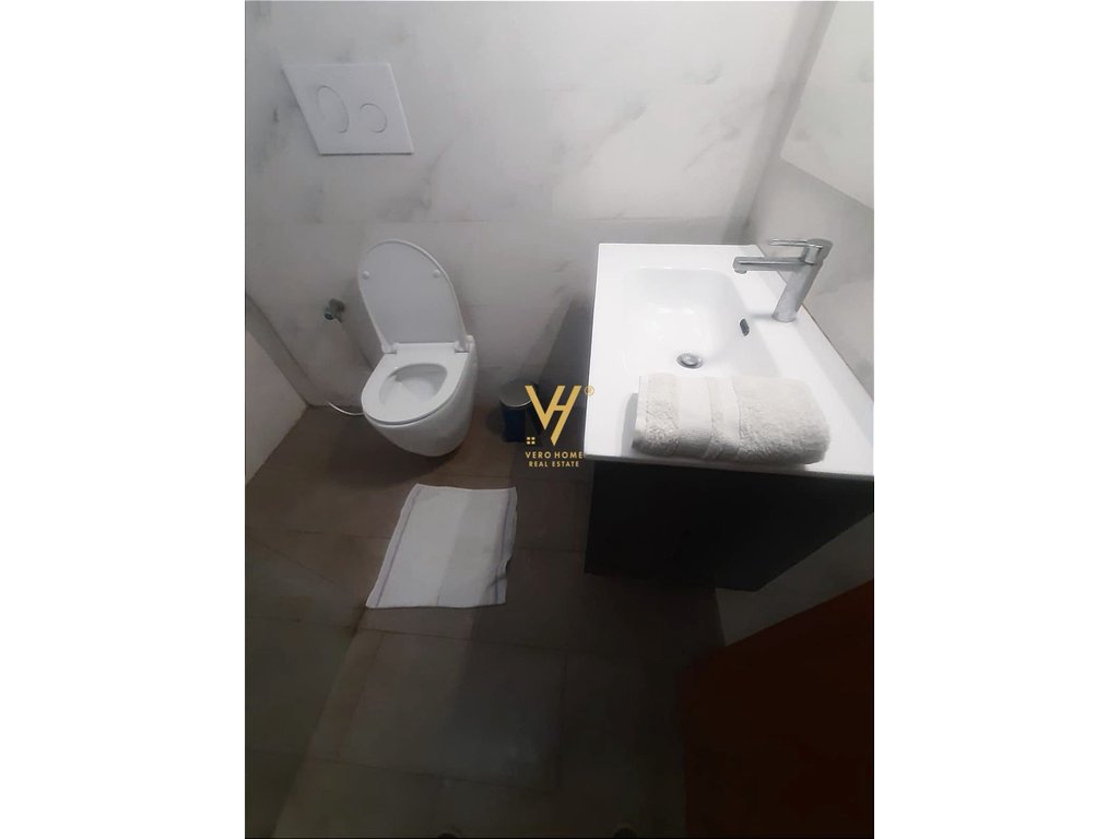 Jepet shtepi private me qira te blv. Zogu i 85.000 leke