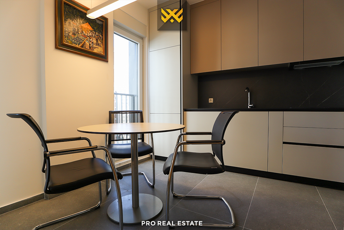 Appartamento / ufficio 65m² in affitto a Mati 1