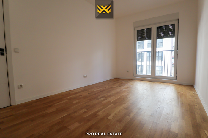 Appartamento / ufficio 65m² in affitto a Mati 1